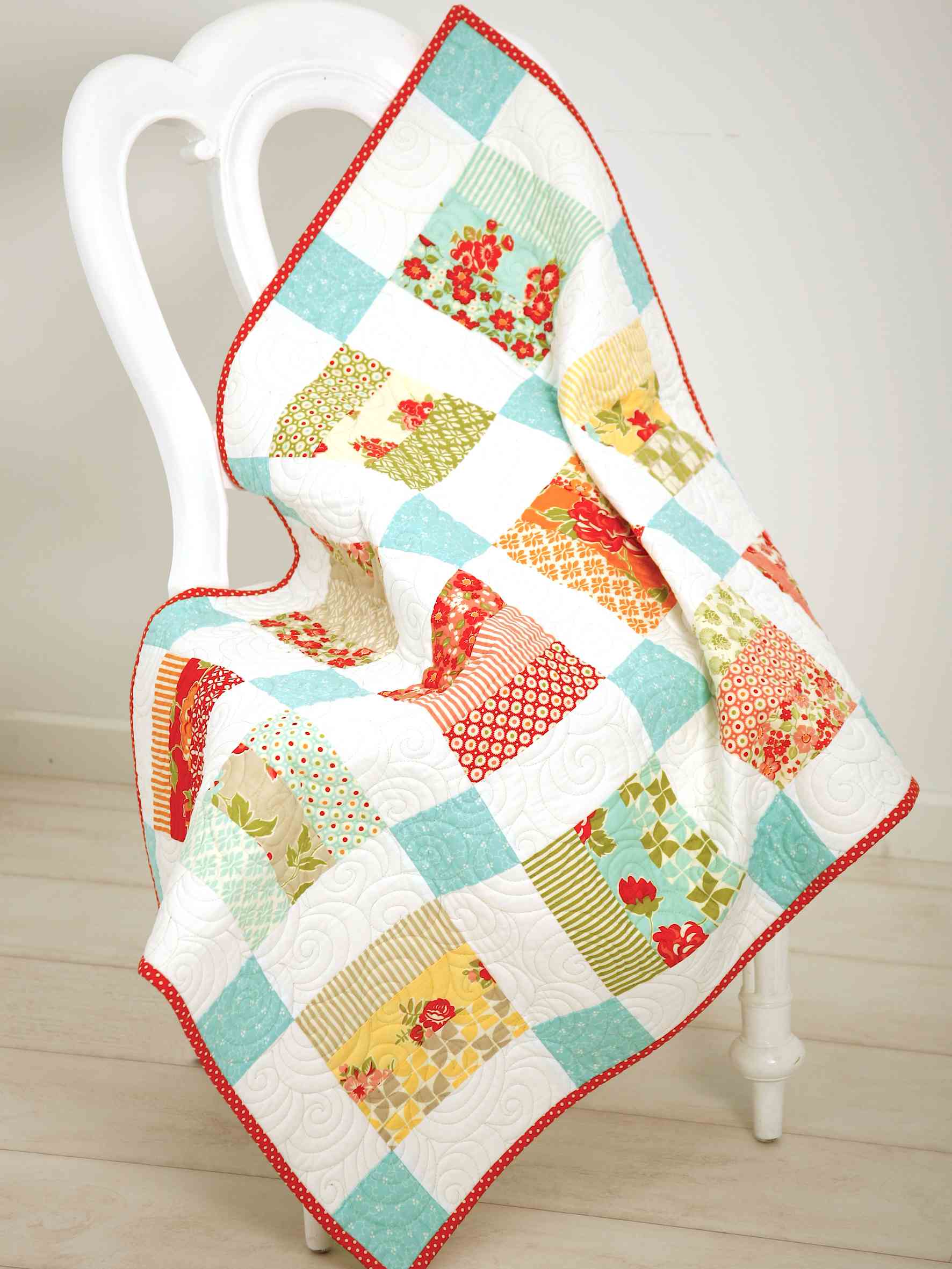 Baby Quilt Pattern PDF Download. Suitable for Beginner quilters, easy piecing with easy to follow instructions and diagrams.