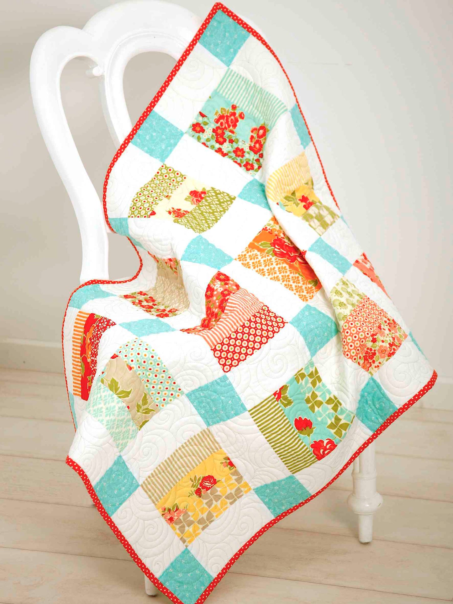 Baby Quilt Pattern PDF Download. Suitable for Beginner quilters, easy piecing with easy to follow instructions and diagrams.